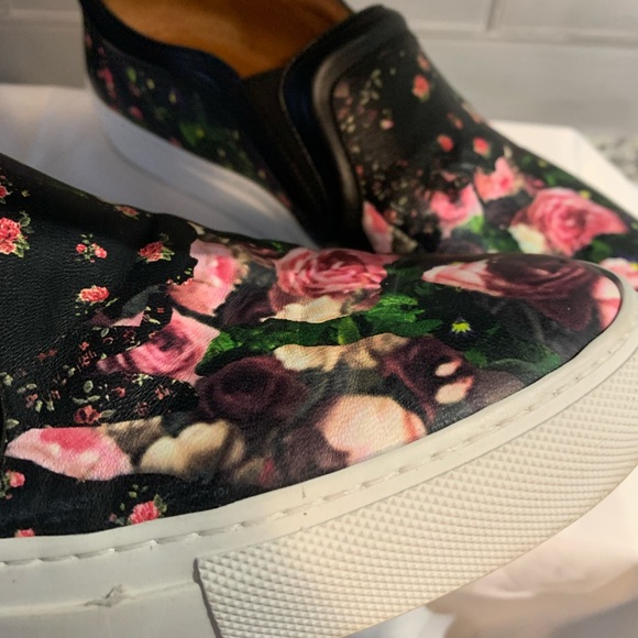 Givenchy slip on sneakers with rose detail - Picture 3 of 8